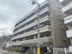 現地のご見学予約もスタートしました。周辺で売りに出ている物件も沢山御座います。まとめてご見学ができますのでお気軽にお申しつけください。
