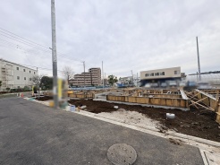 現在建物を建築中です、建築中の物件については現地確認の他、同施工会社の完成施工例のご案内、担当者のプレゼンテーションにてご検討ください。適切なご検討の方法をご説明させて頂きます。
