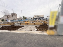 現地のご見学予約もスタートしました。周辺で売りに出ている物件も沢山御座います。まとめてご見学ができますのでお気軽にお申しつけください。
