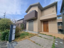 周辺のエリアで他にも沢山売りに出ている物件があります。インターネット掲載前の情報などもありますのでお気軽にお問合せください。まとめてご見学できます。
