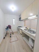 お料理をしながらリビングの家族やゲストとの会話が楽しめるカウンタータイプのキッチン。毎日のお料理を楽しく快適に。
