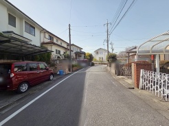 周辺は住宅が建ち並ぶ閑静な住宅街です。
