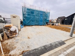 現在建物を建築中です、建築中の物件については現地確認の他、同施工会社の完成施工例のご案内、担当者のプレゼンテーションにてご検討ください。適切なご検討の方法をご説明させて頂きます。
