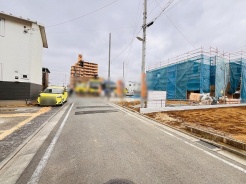 安心して暮らすことのできる住宅街。　住宅地の道路は一般に交通量が少なく車などの騒音が少ないため、住民にとって静かな生活環境が提供されます。
