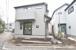 現地のご見学予約もスタートしました。周辺で売りに出ている物件も沢山御座います。まとめてご見学ができますのでお気軽にお申しつけください。
