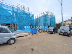 安心して暮らすことのできる住宅街。 住宅地の道路は一般に交通量が少なく車などの騒音が少ないため、住民にとって静かな生活環境が提供されます。