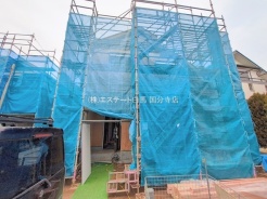 現在建物を建築中です、建築中の物件については現地確認の他、同施工会社の完成施工例のご案内、担当者のプレゼンテーションにてご検討ください。適切なご検討の方法をご説明させて頂きます。