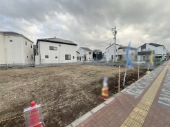 周辺のエリアで他にも沢山売りに出ている物件があります。インターネット掲載前の情報などもありますのでお気軽にお問合せください。まとめてご見学できます。
