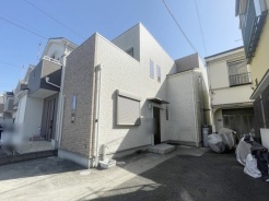 現地のご見学予約もスタートしました。周辺で売りに出ている物件も沢山御座います。まとめてご見学ができますのでお気軽にお申しつけください。
