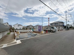 現地のご見学予約もスタートしました。周辺で売りに出ている物件も沢山御座います。まとめてご見学ができますのでお気軽にお申しつけください。
