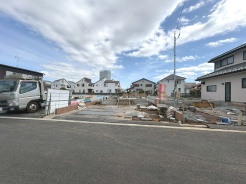 現地のご見学予約もスタートしました。周辺で売りに出ている物件も沢山御座います。まとめてご見学ができますのでお気軽にお申しつけください。
