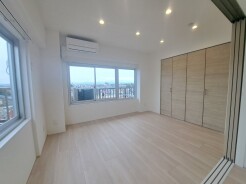 実際に室内をご見学頂くと生活のイメージが広がると思います。家具を置いたイメージや窓からの景色など。周辺で販売に出している物件も一緒にまとめてご見学頂き、比較する事もできます。お気軽に担当スタッフまでお申しつけください。
