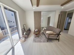 家族が一番集まる場所だから広々としつつも素敵な空間であって欲しい。みんながくつろぐリビングからキッチンまでが一つの空間のように繋がる間取り。
