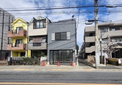 現地のご見学予約もスタートしました。周辺で売りに出ている物件も沢山御座います。まとめてご見学ができますのでお気軽にお申しつけください。
