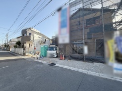 安心して暮らすことのできる住宅街。　住宅地の道路は一般に交通量が少なく車などの騒音が少ないため、住民にとって静かな生活環境が提供されます。

