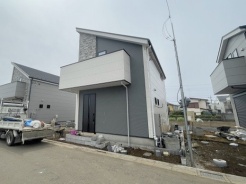 3号棟 建物が完成しましたので室内のご見学予約スタート。当日のご見学予約も大歓迎です。お気軽にご連絡ください。他にもインターネットに掲載していない情報も沢山ありますので、比較で併せてご見学ができます。
