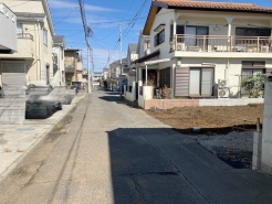 安心して暮らすことのできる住宅街。　住宅地の道路は一般に交通量が少なく車などの騒音が少ないため、住民にとって静かな生活環境が提供されます。
