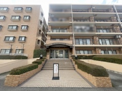 建物が完成しましたので室内のご見学予約スタート。当日のご見学予約も大歓迎です。お気軽にご連絡ください。他にもインターネットに掲載していない情報も沢山ありますので、比較で併せてご見学ができます。
