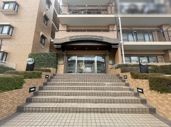 周辺のエリアで他にも沢山売りに出ている物件があります。インターネット掲載前の情報などもありますのでお気軽にお問合せください。まとめてご見学できます。
