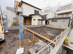 現在建物を建築中です、建築中の物件については現地確認の他、同施工会社の完成施工例のご案内、担当者のプレゼンテーションにてご検討ください。適切なご検討の方法をご説明させて頂きます。
