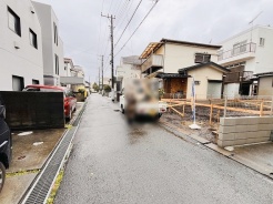 安心して暮らすことのできる住宅街。　住宅地の道路は一般に交通量が少なく車などの騒音が少ないため、住民にとって静かな生活環境が提供されます。
