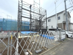現在建物を建築中です、建築中の物件については現地確認の他、同施工会社の完成施工例のご案内、担当者のプレゼンテーションにてご検討ください。適切なご検討の方法をご説明させて頂きます。
