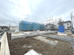 現在建物を建築中です、建築中の物件については現地確認の他、同施工会社の完成施工例のご案内、担当者のプレゼンテーションにてご検討ください。適切なご検討の方法をご説明させて頂きます。
