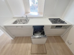 毎日の家事をサポートしてくれる食洗器も標準に装備。ちょっと嬉しい設備です
