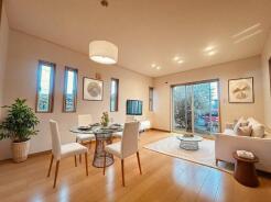 実際に室内をご見学頂くと生活のイメージが広がると思います。家具を置いたイメージや窓からの景色など。周辺で販売に出している物件も一緒にまとめてご見学頂き、比較する事もできます。お気軽に担当スタッフまでお申しつけください。
