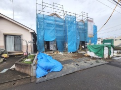 現在建物を建築中です、建築中の物件については現地確認の他、同施工会社の完成施工例のご案内、担当者のプレゼンテーションにてご検討ください。適切なご検討の方法をご説明させて頂きます。
