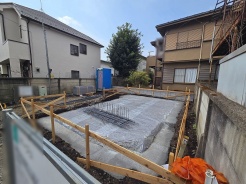 現在建物を建築中です、建築中の物件については現地確認の他、同施工会社の完成施工例のご案内、担当者のプレゼンテーションにてご検討ください。適切なご検討の方法をご説明させて頂きます。
