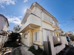 現地ご見学の際、スタッフが様々なご質問に対応いたします、周辺環境、前面道路、建築可能な建物について、ぜひご相談ください。
