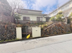 白馬グループの白馬建設にて、プラン作成、イメージパース作成を数日で行えます。　希望の間取りはどの位の大きさか？、一体どの位の広さの土地が適切か？まずはたたき台のプランと見積りを作りましょう。担当者へお申しつけください。
