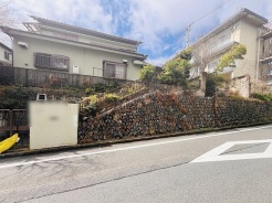 周辺のエリアで他にも沢山売りに出ている物件があります。インターネット掲載前の情報などもありますのでお気軽にお問合せください。まとめてご見学できます。
