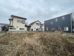 現地のご見学予約もスタートしました。周辺で売りに出ている物件も沢山御座います。まとめてご見学ができますのでお気軽にお申しつけください。
