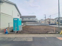 現地のご見学予約もスタートしました。周辺で売りに出ている物件も沢山御座います。まとめてご見学ができますのでお気軽にお申しつけください。
