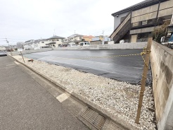 現地ご見学の際、スタッフが様々なご質問に対応いたします、周辺環境、前面道路、建築可能な建物について、ぜひご相談ください。
