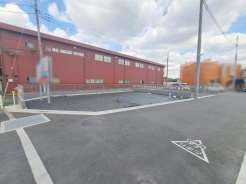 安心して暮らすことのできる住宅街。　住宅地の道路は一般に交通量が少なく車などの騒音が少ないため、住民にとって静かな生活環境が提供されます。
