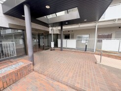 周辺のエリアで他にも沢山売りに出ている物件があります。インターネット掲載前の情報などもありますのでお気軽にお問合せください。まとめてご見学できます。
