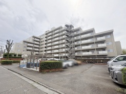 現地のご見学予約もスタートしました。周辺で売りに出ている物件も沢山御座います。まとめてご見学ができますのでお気軽にお申しつけください。
