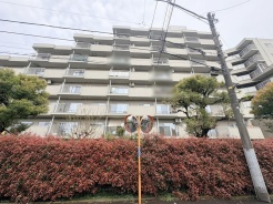 現地のご見学予約もスタートしました。周辺で売りに出ている物件も沢山御座います。まとめてご見学ができますのでお気軽にお申しつけください。
