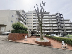 現地のご見学予約もスタートしました。周辺で売りに出ている物件も沢山御座います。まとめてご見学ができますのでお気軽にお申しつけください。
