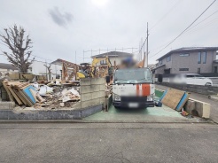 現地のご見学予約もスタートしました。周辺で売りに出ている物件も沢山御座います。まとめてご見学ができますのでお気軽にお申しつけください。
