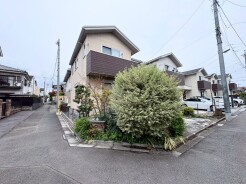 周辺のエリアで他にも沢山売りに出ている物件があります。インターネット掲載前の情報などもありますのでお気軽にお問合せください。まとめてご見学できます。
