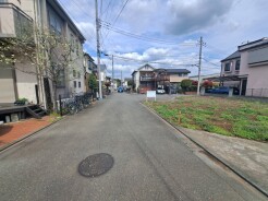 安心して暮らすことのできる住宅街。　住宅地の道路は一般に交通量が少なく車などの騒音が少ないため、住民にとって静かな生活環境が提供されます。

