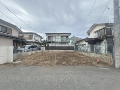 周辺のエリアで他にも沢山売りに出ている物件があります。インターネット掲載前の情報などもありますのでお気軽にお問合せください。まとめてご見学できます。
