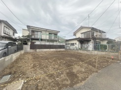 現地のご見学予約もスタートしました。周辺で売りに出ている物件も沢山御座います。まとめてご見学ができますのでお気軽にお申しつけください。
