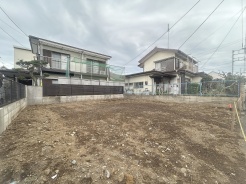 現地ご見学の際、スタッフが様々なご質問に対応いたします、周辺環境、前面道路、建築可能な建物について、ぜひご相談ください。
