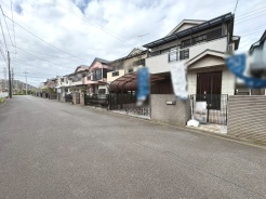 落ち着きのある雰囲気の日当たりの良い邸宅です。室内のご見学予約スタートしました。
