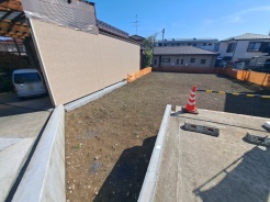 土地物件にはご確認頂くポイントがたくさんございます、土地だけのご見学の際もご遠慮せず、ぜひお気軽に担当スタッフにお申しつけくださいませ。
